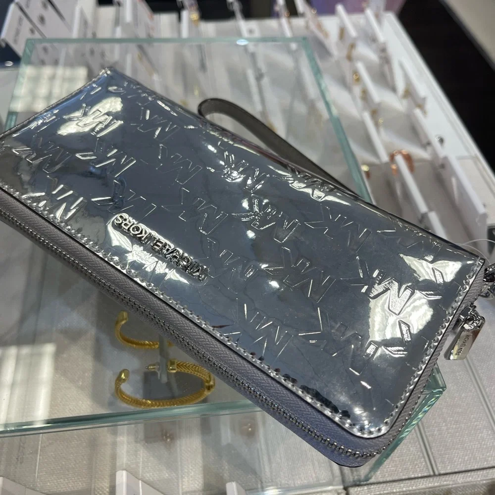 MICHAEL KORS Jet Set Larg Patent Logo Debossed Continental Wallet Wristlet Phone